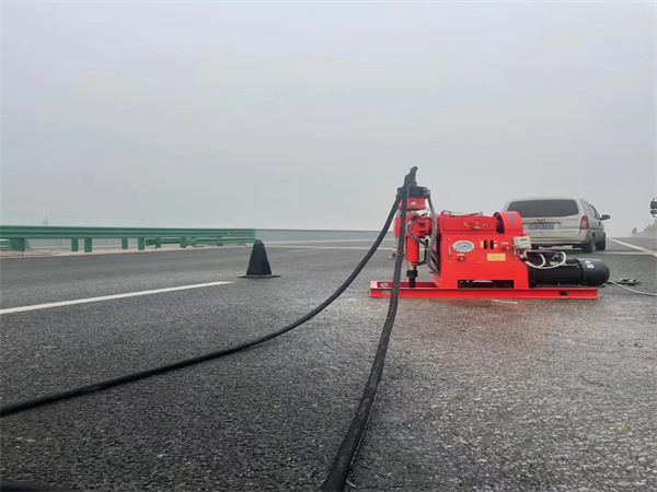 曾都马路路基路面开裂下沉注浆加固灌浆